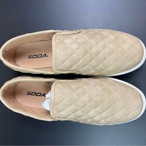 Soda Tracer Taupe Slip On Walking Shoes Platform Sneakers Quilted‎ Women’s